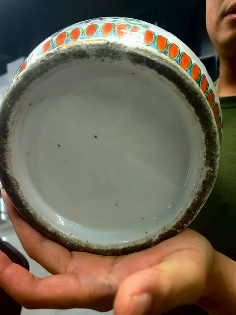 古玩陶瓷清代咸豐時期廣五彩人物大瓶真品鑒賞圖