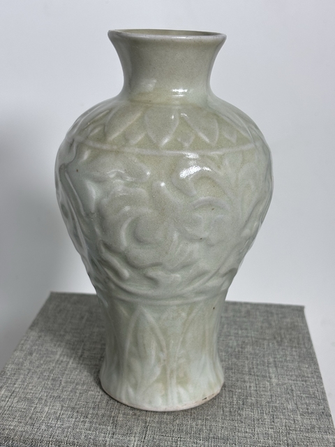 古玩陶瓷青釉花卉紋梅瓶真品鑒賞圖
