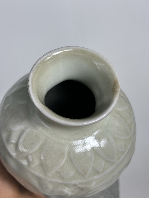 古玩陶瓷青釉花卉紋梅瓶真品鑒賞圖