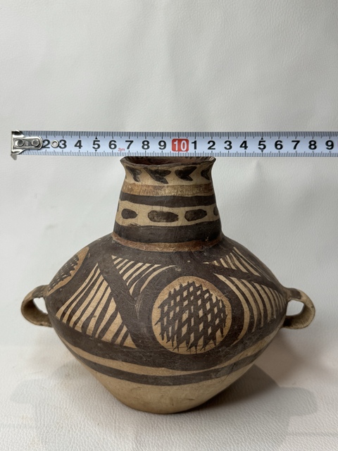 古玩陶瓷馬家窯文化-半山類型螺旋紋雙耳壺拍賣,當前價格504元