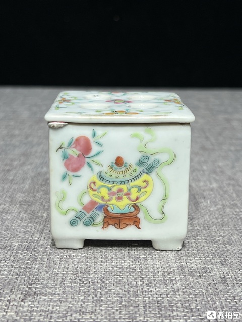 古玩陶瓷粉彩博古紋筆插真品鑒賞圖