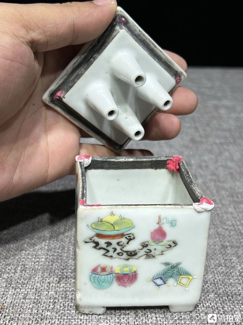 古玩陶瓷粉彩博古紋筆插真品鑒賞圖