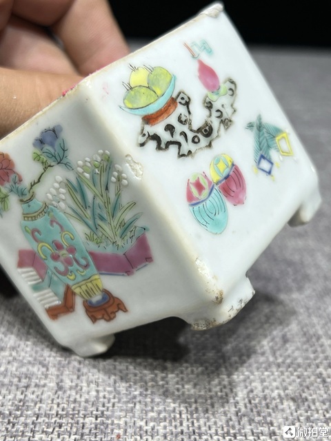 古玩陶瓷粉彩博古紋筆插真品鑒賞圖