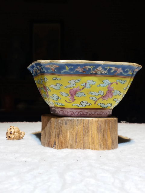 古玩陶瓷同治細路粉彩倭角貢碗真品鑒賞圖