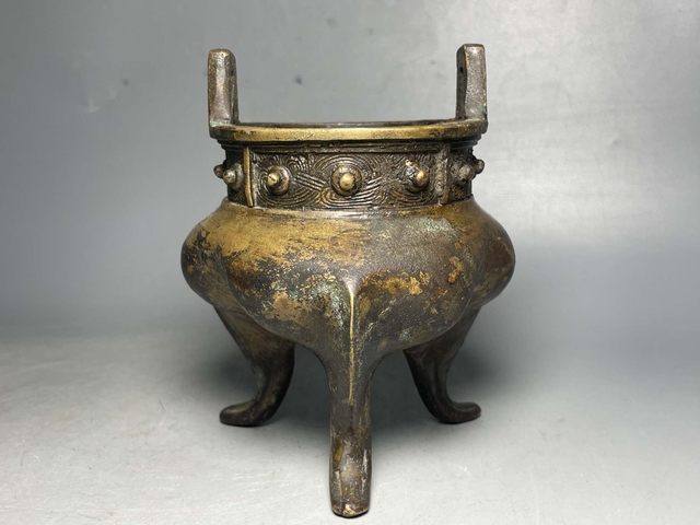古玩銅器鼎式爐真品鑒賞圖
