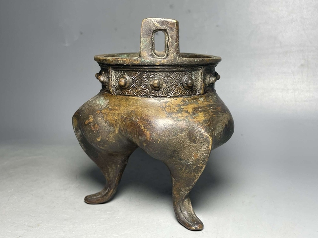 古玩銅器鼎式爐真品鑒賞圖