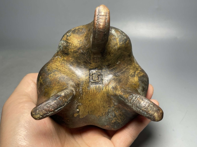 古玩銅器鼎式爐真品鑒賞圖