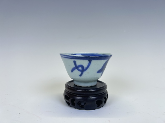 古玩陶瓷清中期·青花花卉杯拍賣,當前價格0元