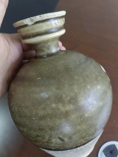 古玩陶瓷青釉盤口瓶真品鑒賞圖