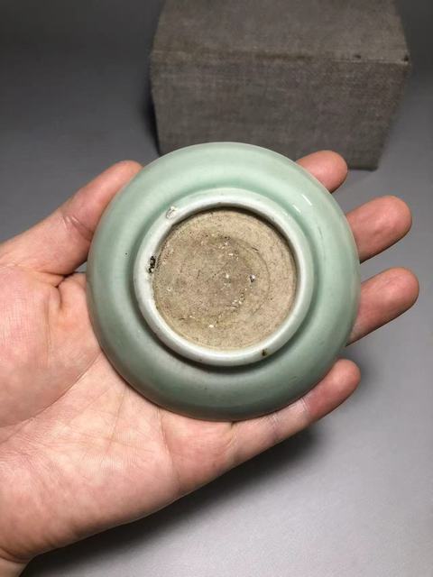 古玩陶瓷龍泉青瓷刻花盤真品鑒賞圖