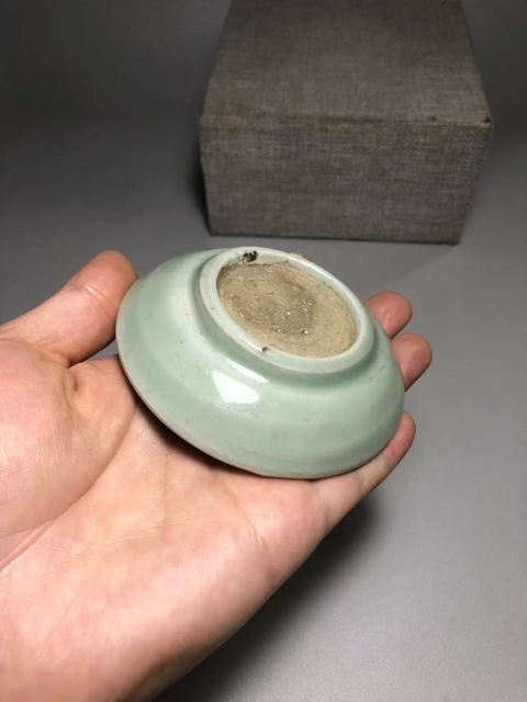 古玩陶瓷龍泉青瓷刻花盤真品鑒賞圖