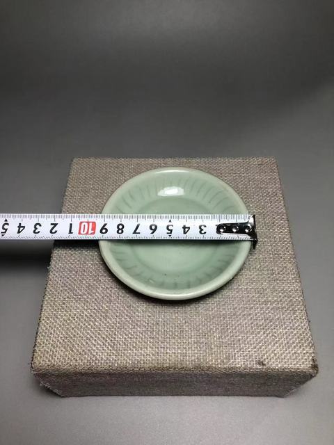 古玩陶瓷龍泉青瓷刻花盤真品鑒賞圖