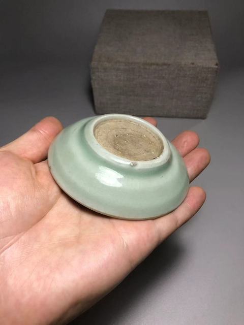 古玩陶瓷龍泉青瓷刻花盤真品鑒賞圖