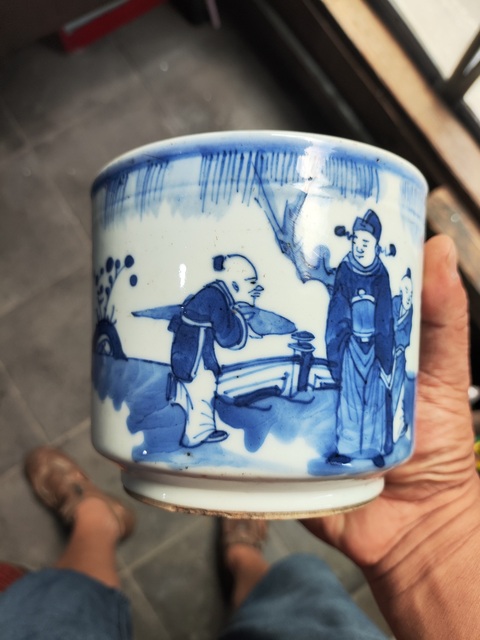 古玩陶瓷人物紋青花圈足筒式香爐真品鑒賞圖