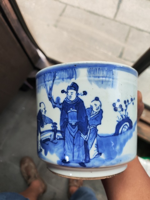 古玩陶瓷人物紋青花圈足筒式香爐真品鑒賞圖