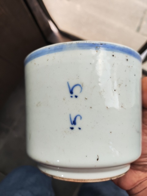 古玩陶瓷人物紋青花圈足筒式香爐真品鑒賞圖