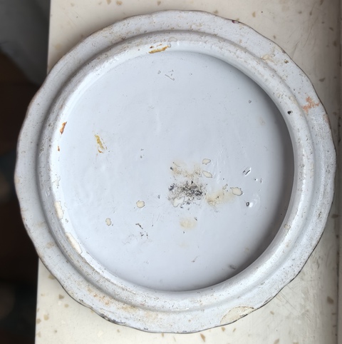 古玩陶瓷花蝶紋廣彩蓋盒真品鑒賞圖
