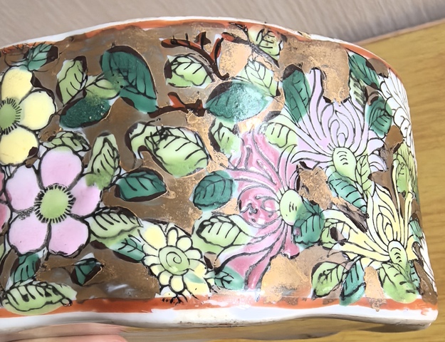古玩陶瓷花蝶紋廣彩蓋盒真品鑒賞圖