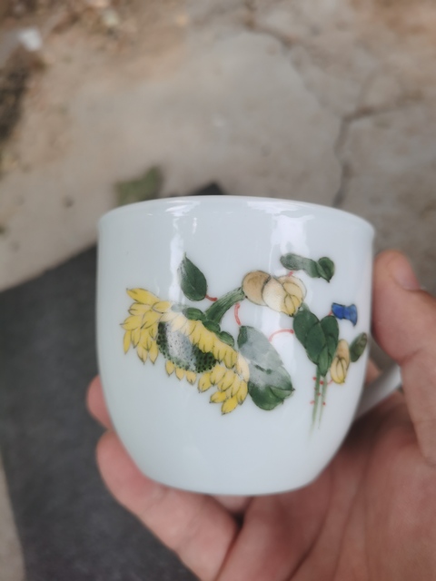 古玩陶瓷粉彩花卉紋壺真品鑒賞圖
