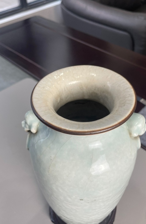 古玩陶瓷仿官釉獅耳撇口瓶真品鑒賞圖