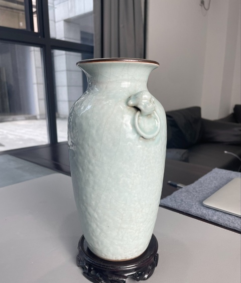 古玩陶瓷仿官釉獅耳撇口瓶真品鑒賞圖