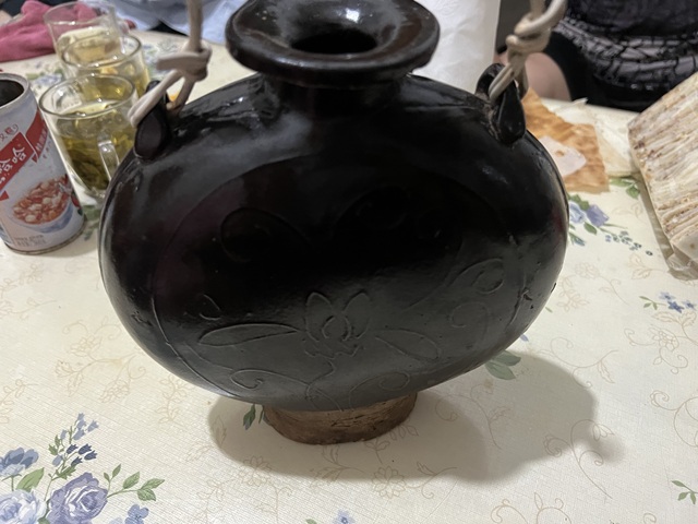 古玩陶瓷褐釉抱月瓶真品鑒賞圖