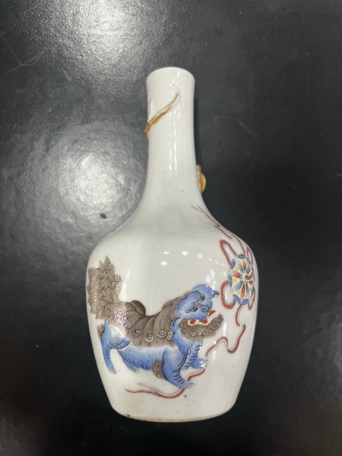 古玩陶瓷飄帶繡球獅子紋瓶真品鑒賞圖