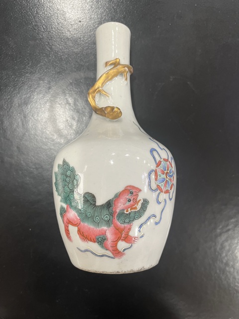 古玩陶瓷飄帶繡球獅子紋瓶真品鑒賞圖