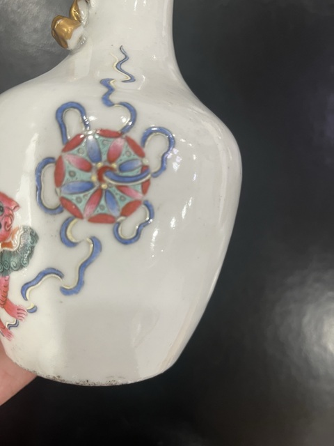 古玩陶瓷飄帶繡球獅子紋瓶真品鑒賞圖