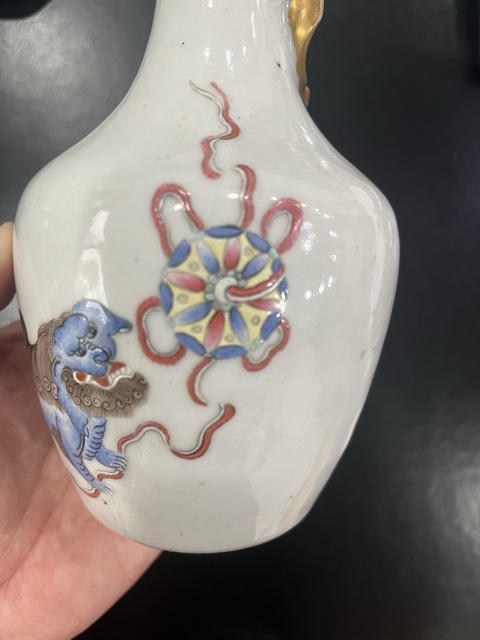 古玩陶瓷飄帶繡球獅子紋瓶真品鑒賞圖