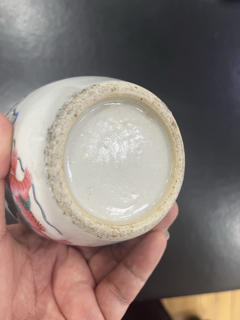 古玩陶瓷飄帶繡球獅子紋瓶真品鑒賞圖