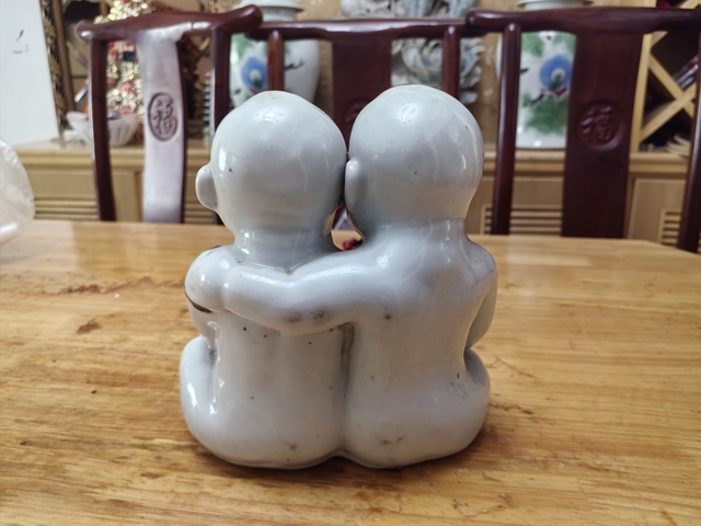古玩陶瓷童子塑像真品鑒賞圖