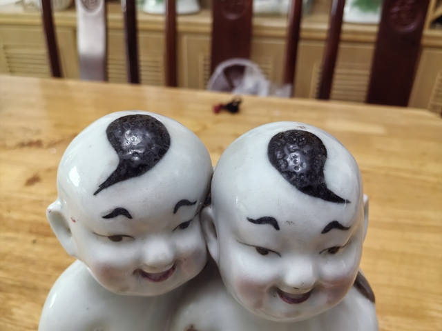 古玩陶瓷童子塑像真品鑒賞圖