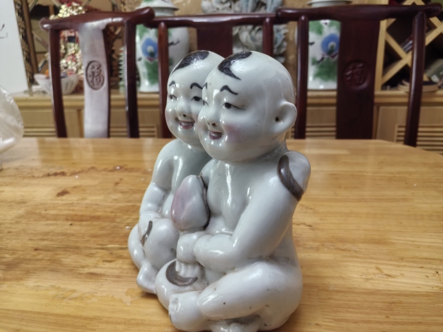 古玩陶瓷童子塑像真品鑒賞圖