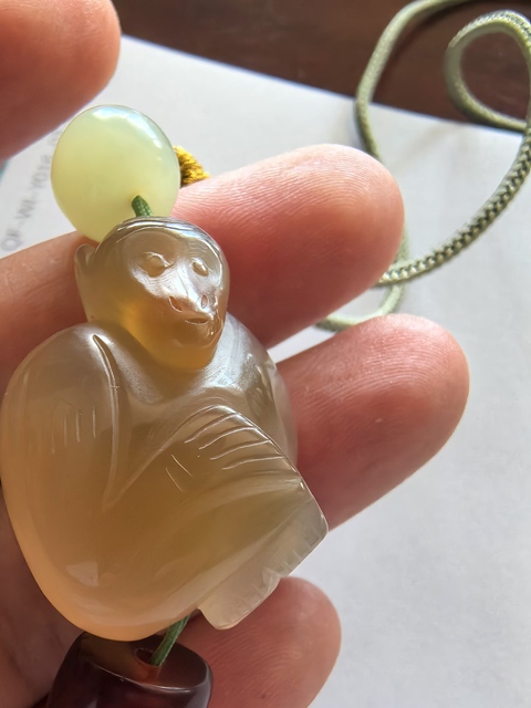 古玩玉器瑪瑙雕“猴子墜飾”真品鑒賞圖