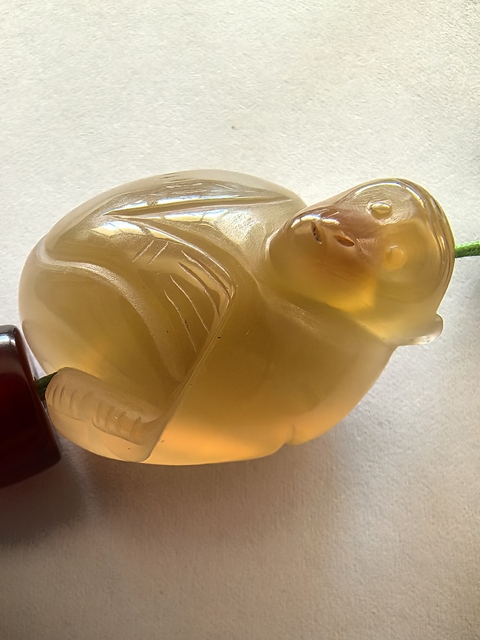 古玩玉器瑪瑙雕“猴子墜飾”真品鑒賞圖