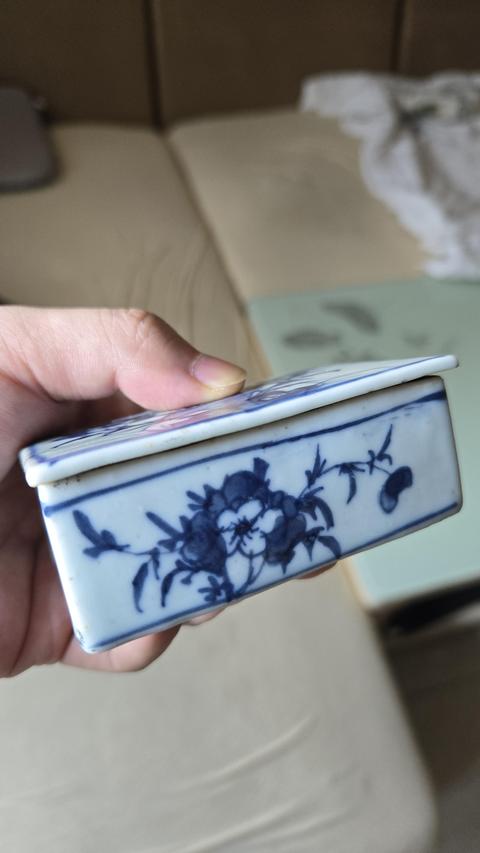 古玩陶瓷清中期 青花花卉紋印泥盒真品鑒賞圖