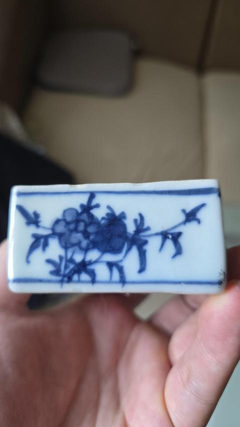 古玩陶瓷清中期 青花花卉紋印泥盒真品鑒賞圖