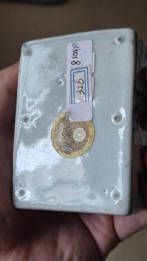 古玩陶瓷清中期 青花花卉紋印泥盒真品鑒賞圖