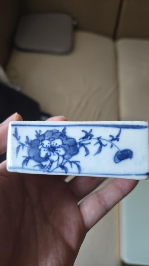 古玩陶瓷清中期 青花花卉紋印泥盒真品鑒賞圖