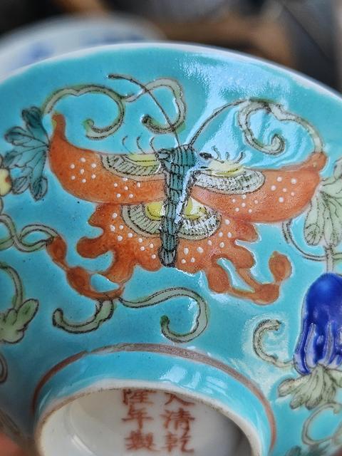 古玩陶瓷瓜蝶連綿粉彩小碗真品鑒賞圖