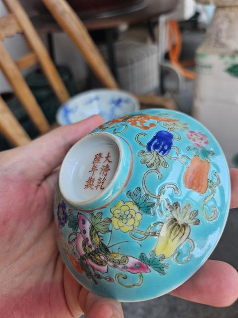 古玩陶瓷瓜蝶連綿粉彩小碗真品鑒賞圖