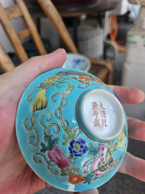 古玩陶瓷瓜蝶連綿粉彩小碗真品鑒賞圖