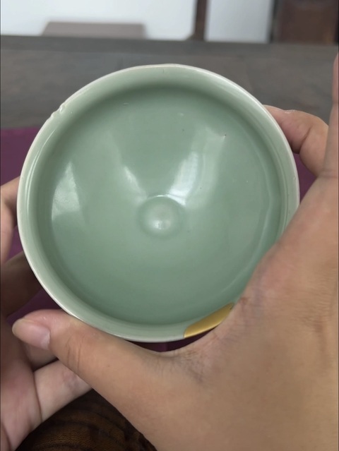 古玩陶瓷南宋龍泉青釉束口碗真品鑒賞圖