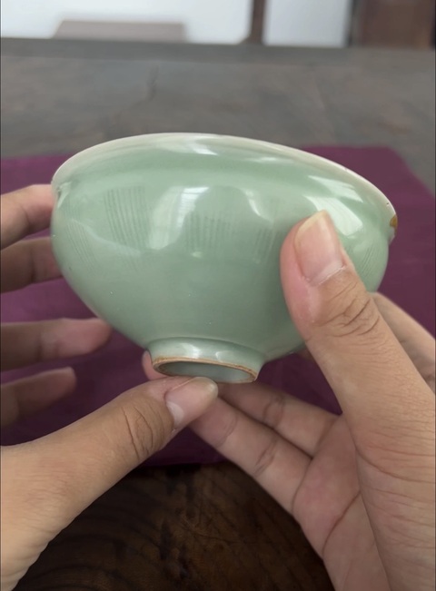 古玩陶瓷南宋龍泉青釉束口碗真品鑒賞圖