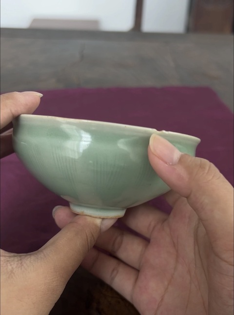 古玩陶瓷南宋龍泉青釉束口碗真品鑒賞圖