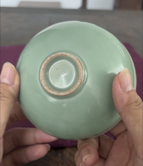 古玩陶瓷南宋龍泉青釉束口碗真品鑒賞圖