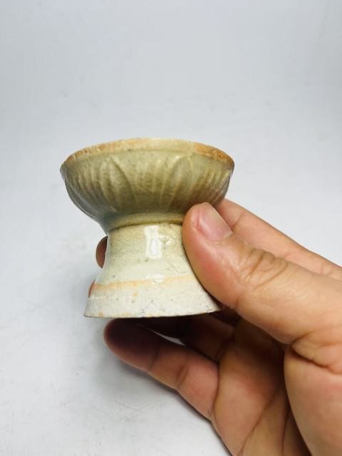 古玩陶瓷（元代精品種少）花瓣紋影青釉燈盞拍賣，當前價格0元