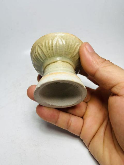 古玩陶瓷（元代精品種少）花瓣紋影青釉燈盞拍賣，當前價格0元