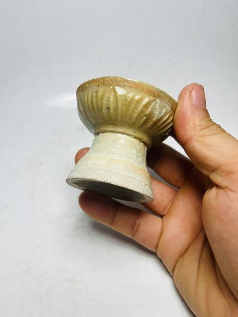 古玩陶瓷（元代精品種少）花瓣紋影青釉燈盞拍賣，當前價格0元